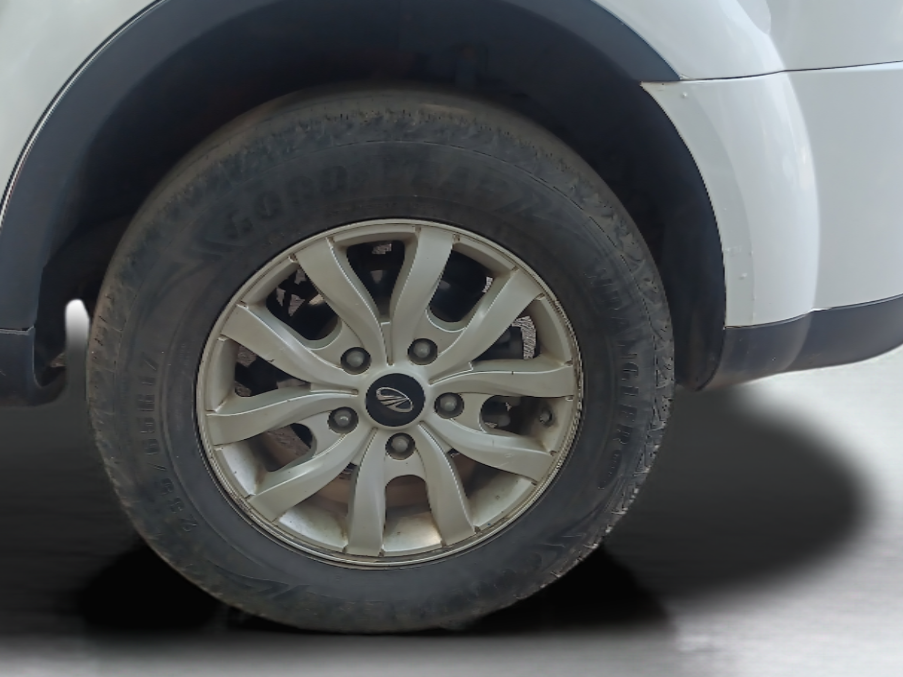2015 Mahindra XUV500 W10, Diesel, Manual, 89,000 km, Left Rear Wheel