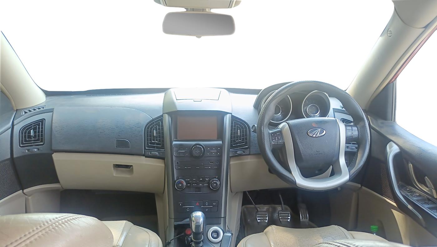 2015 Mahindra XUV500 W10, Diesel, Manual, 89,000 km, Dashboard