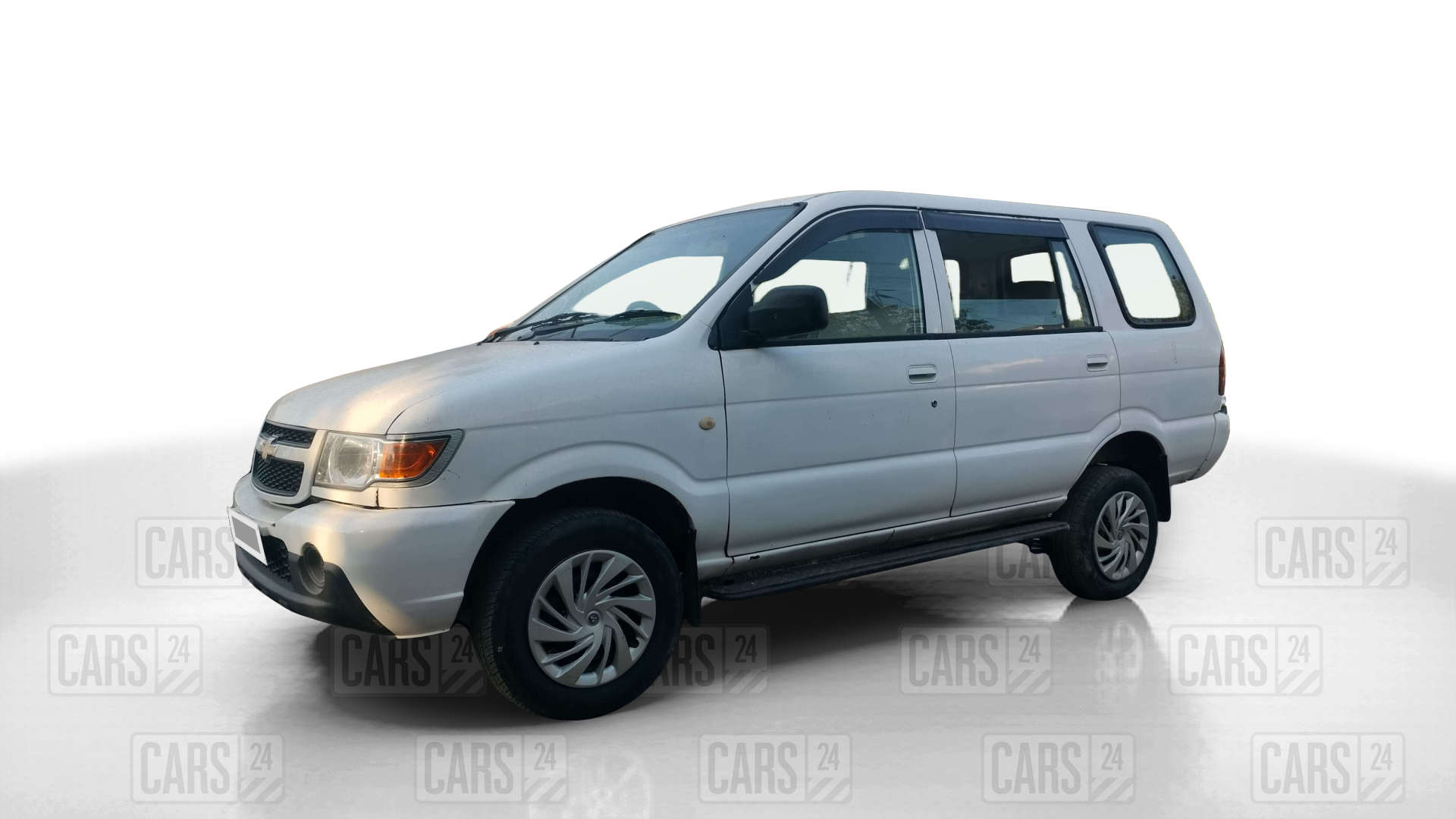 2015 Chevrolet Tavera NEO 3 10 STR BS III, Diesel, Manual, 88,621 km, Left Front Diagonal