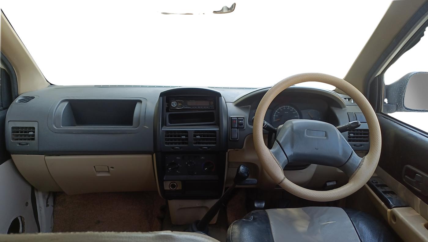 2015 Chevrolet Tavera NEO 3 10 STR BS III, Diesel, Manual, 88,621 km, Dashboard