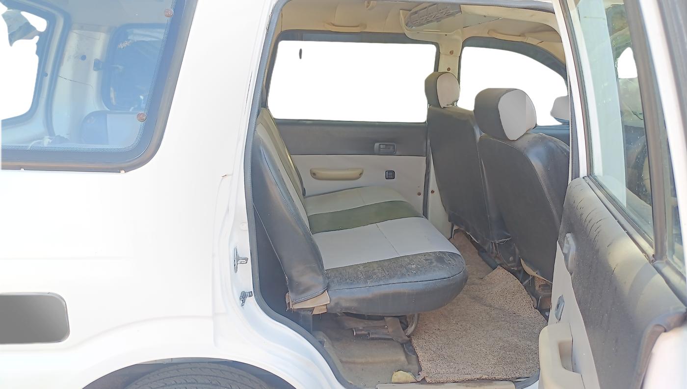 2015 Chevrolet Tavera NEO 3 10 STR BS III, Diesel, Manual, 88,621 km, Right Side Rear Door Cabin