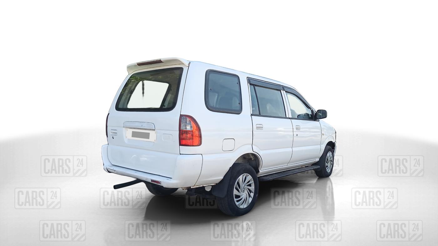 2015 Chevrolet Tavera NEO 3 10 STR BS III, Diesel, Manual, 88,621 km, Right Back Diagonal