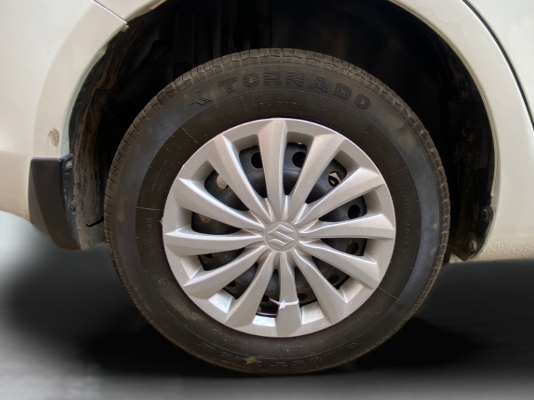 2016 Maruti Swift Dzire VXI, Petrol, Manual, 31,000 km, Right Rear Wheel
