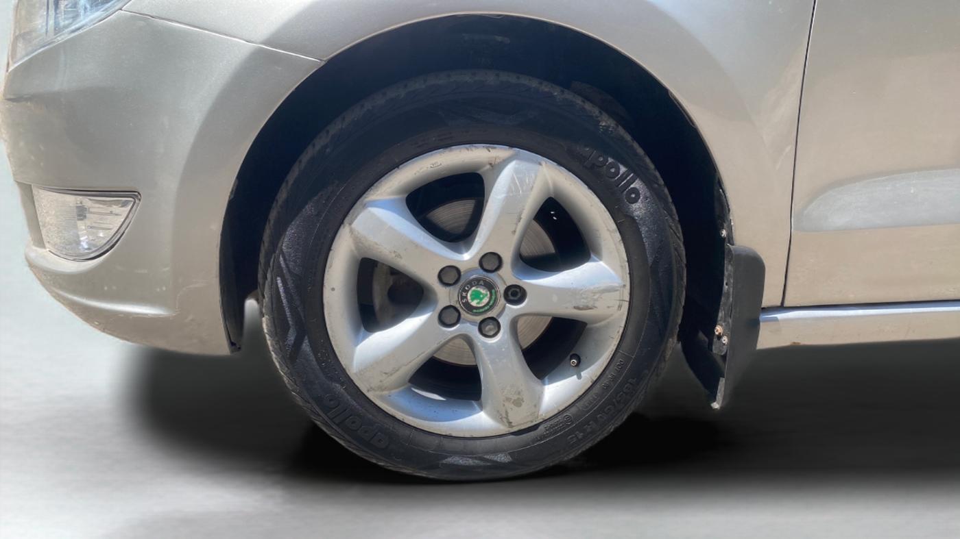 2012 Skoda Rapid ELEGANCE 1.6 TDI CR MT, Diesel, Manual, 87,313 km, Left Front Wheel