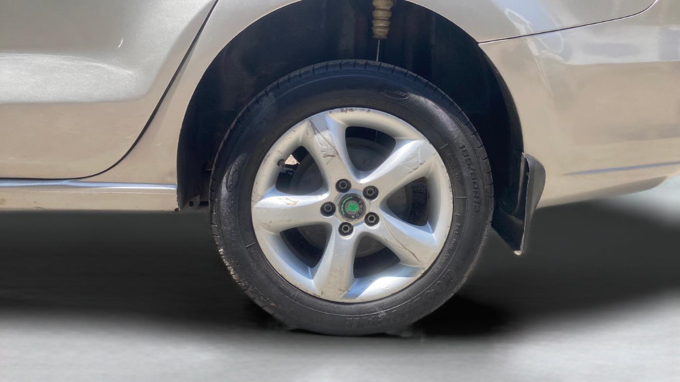 2012 Skoda Rapid ELEGANCE 1.6 TDI CR MT, Diesel, Manual, 87,313 km, Left Rear Wheel