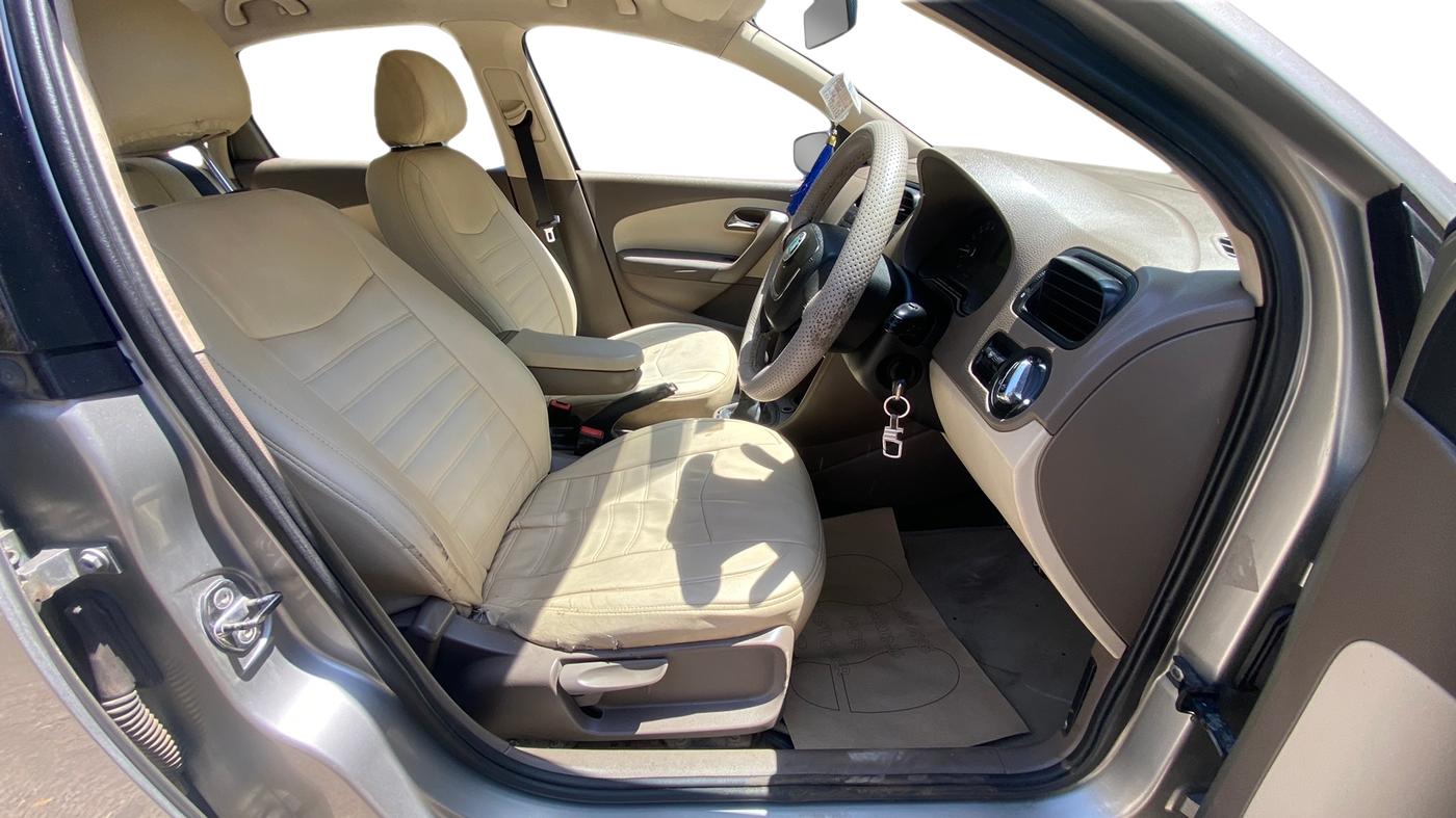 2012 Skoda Rapid ELEGANCE 1.6 TDI CR MT, Diesel, Manual, 87,313 km, Right Side Front Door Cabin