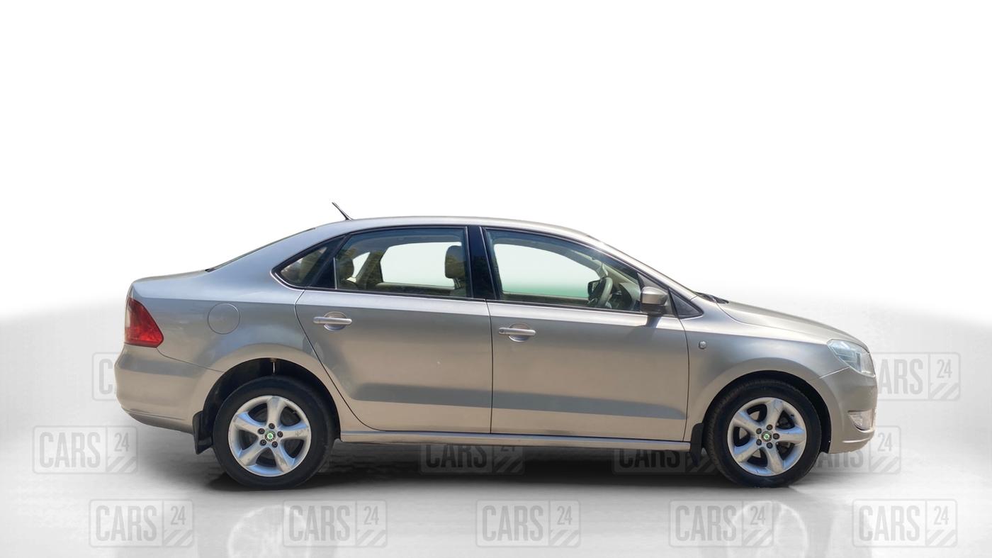 2012 Skoda Rapid ELEGANCE 1.6 TDI CR MT, Diesel, Manual, 87,313 km, Right Side View
