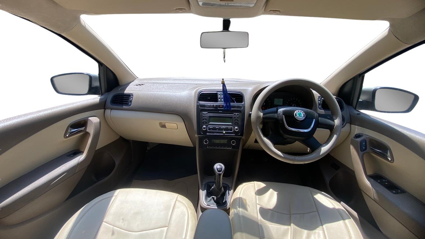2012 Skoda Rapid ELEGANCE 1.6 TDI CR MT, Diesel, Manual, 87,313 km, Dashboard