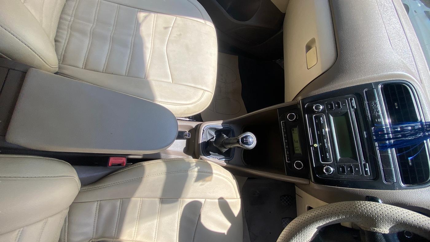 2012 Skoda Rapid ELEGANCE 1.6 TDI CR MT, Diesel, Manual, 87,313 km, Gear Lever