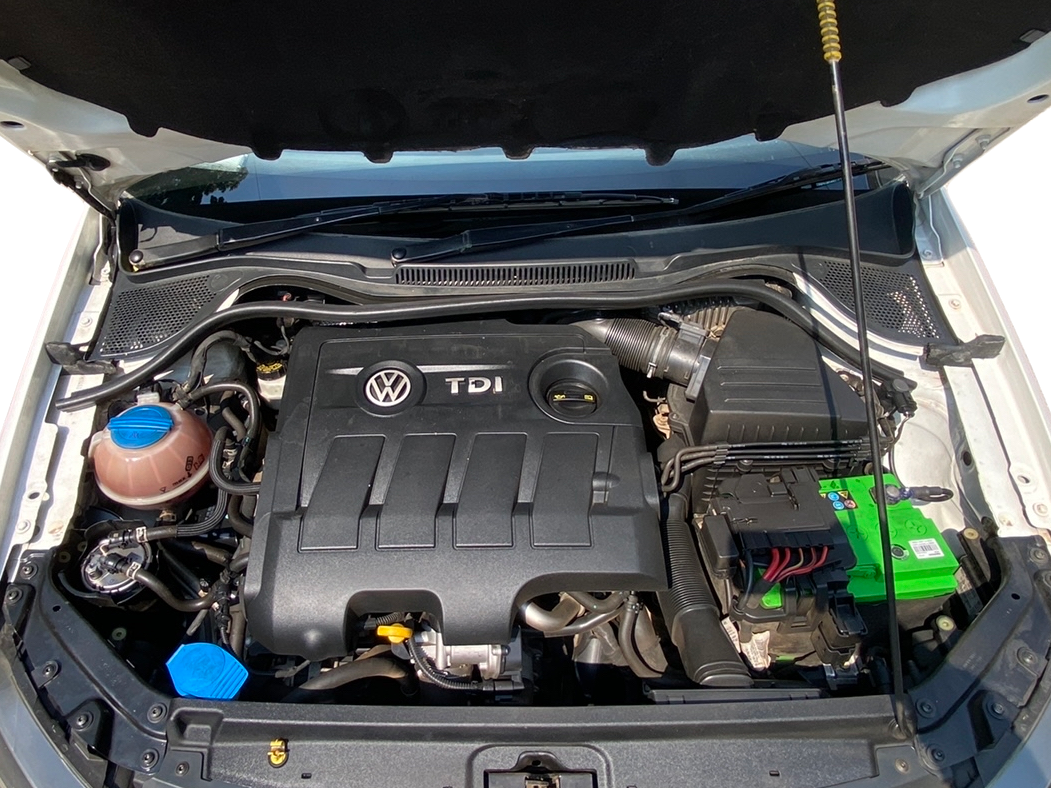 2014 Volkswagen Polo HIGHLINE DIESEL, Diesel, Manual, 85,340 km, Open Bonnet