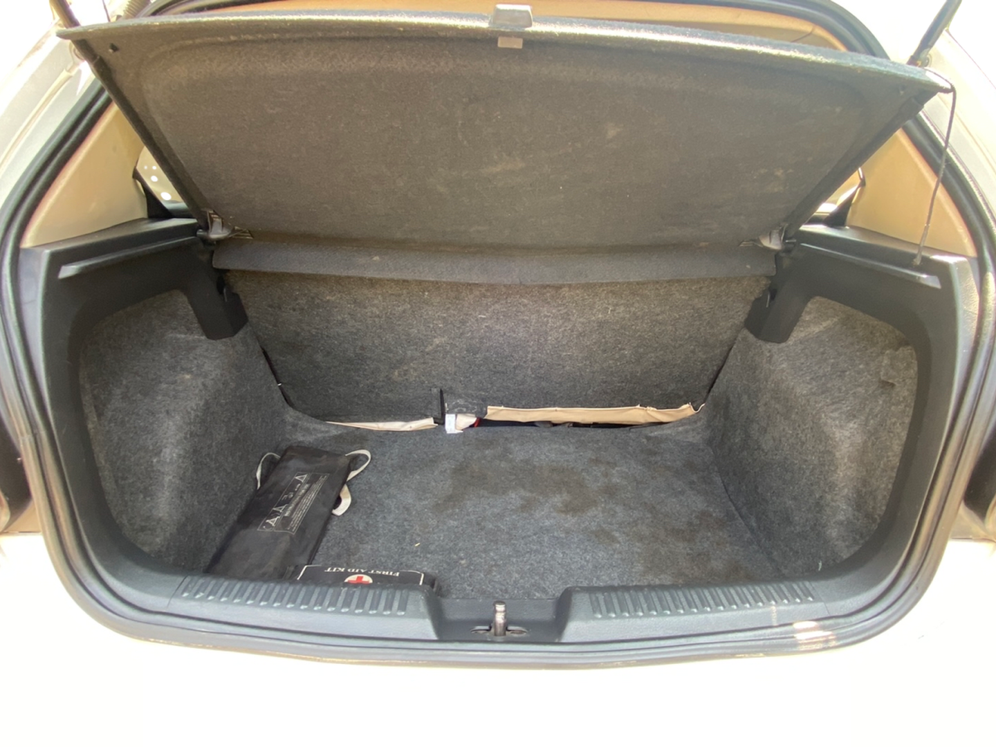 2014 Volkswagen Polo HIGHLINE DIESEL, Diesel, Manual, 85,340 km, Boot Inside