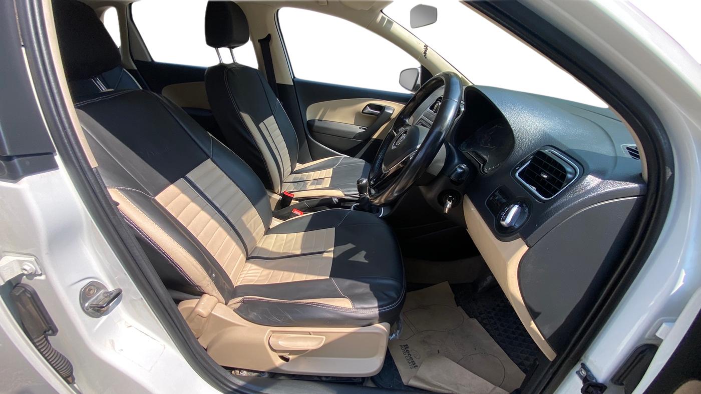 2014 Volkswagen Polo HIGHLINE DIESEL, Diesel, Manual, 85,340 km, Right Side Front Door Cabin