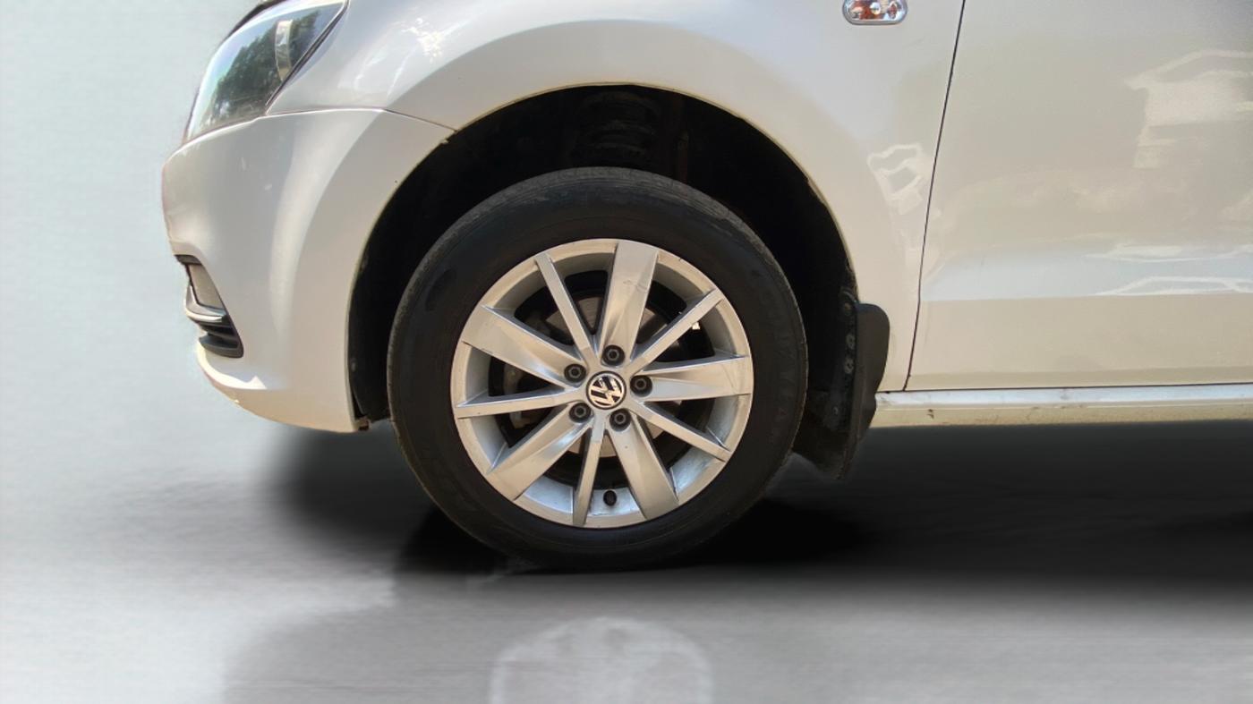 2014 Volkswagen Polo HIGHLINE DIESEL, Diesel, Manual, 85,340 km, Left Front Wheel