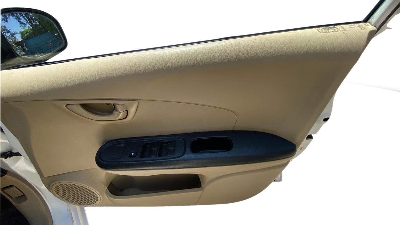 2014 Honda Amaze 1.2L I-VTEC S, Petrol, Manual, 89,017 km, Driver Side Door Panel Controls