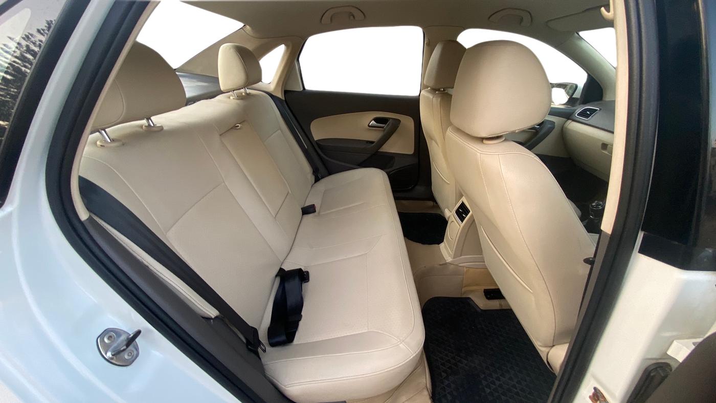 2014 Volkswagen Vento HIGHLINE 1.6 MPI, Petrol, Manual, 68,145 km, Right Side Rear Door Cabin