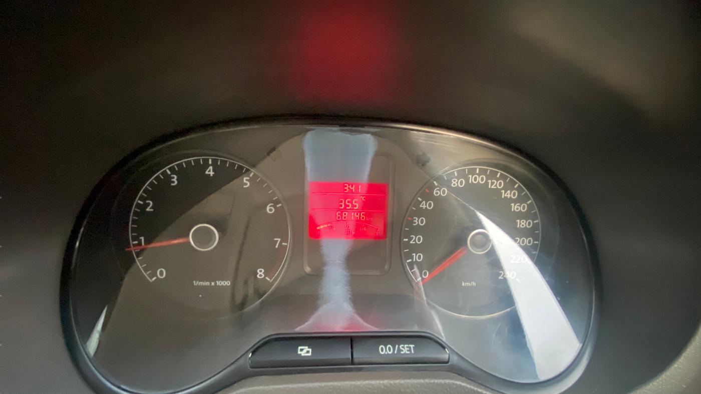 2014 Volkswagen Vento HIGHLINE 1.6 MPI, Petrol, Manual, 68,145 km, Odometer Image