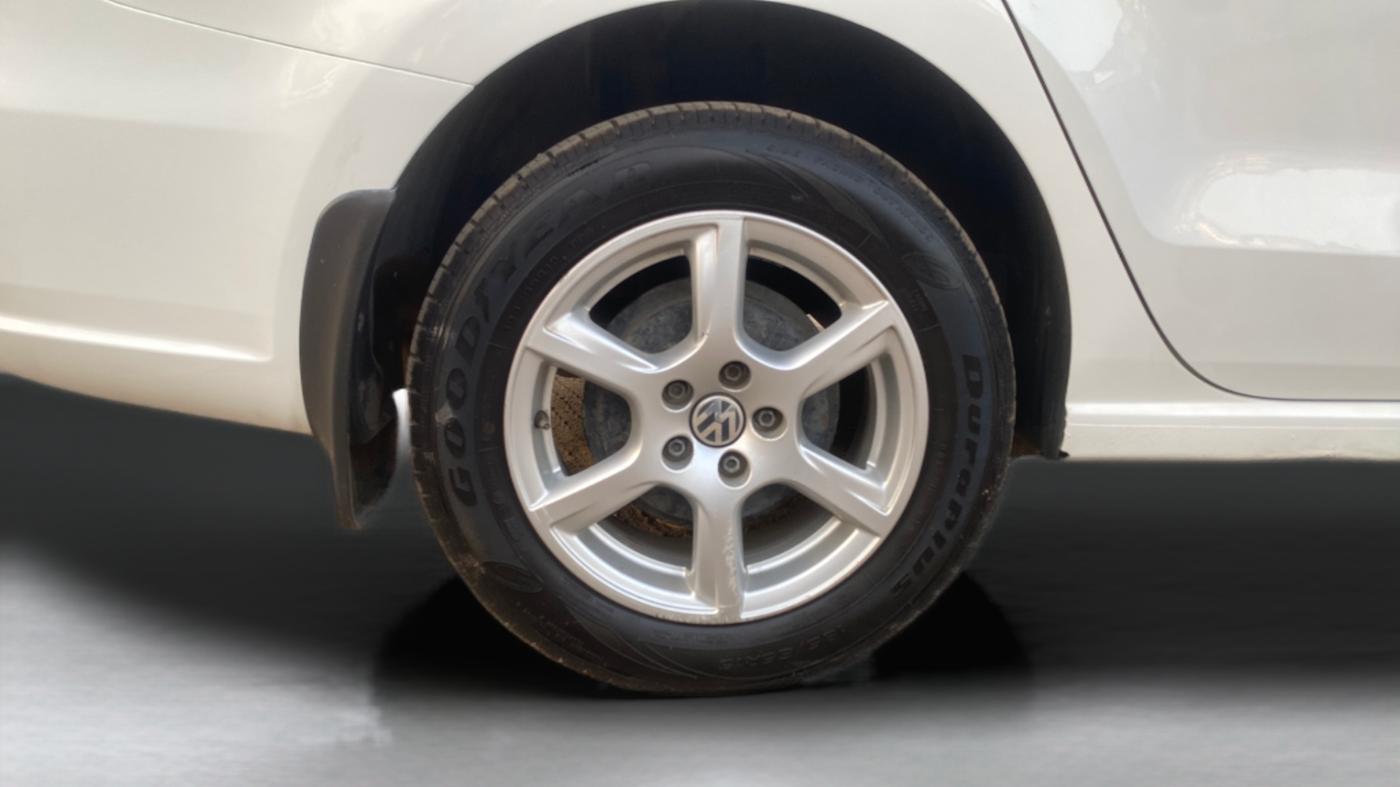 2014 Volkswagen Vento HIGHLINE 1.6 MPI, Petrol, Manual, 68,145 km, Right Rear Wheel