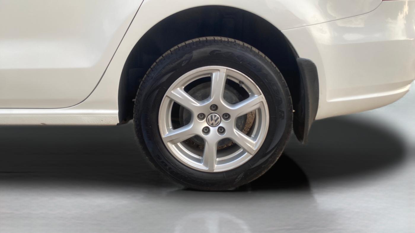 2014 Volkswagen Vento HIGHLINE 1.6 MPI, Petrol, Manual, 68,145 km, Left Rear Wheel