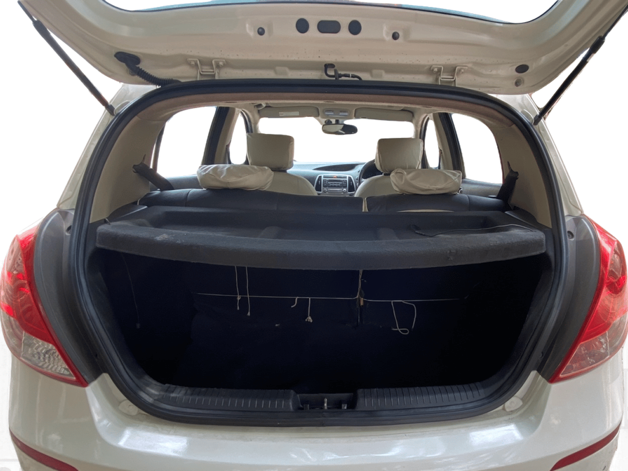 2014 Hyundai i20 ASTA 1.2, Petrol, Manual, 72,300 km, Boot Inside