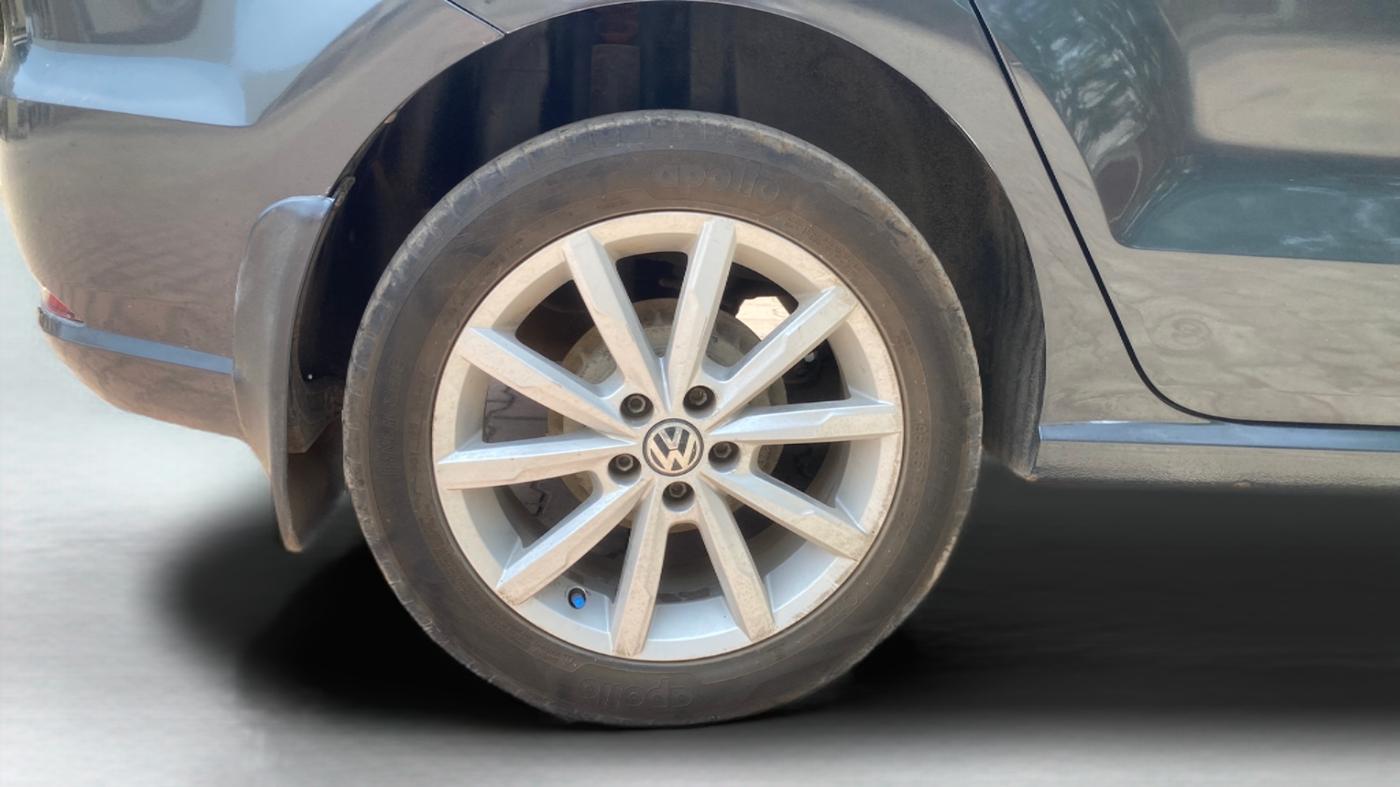 2017 Volkswagen Ameo HIGHLINE1.2L PLUS 16 ALLOY, Petrol, Manual, 63,300 km, Right Rear Wheel