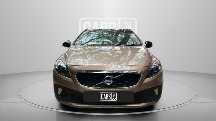 2013 Volvo V40 Cross Country D3, Diesel, Automatic, 1,28,587 km, Front