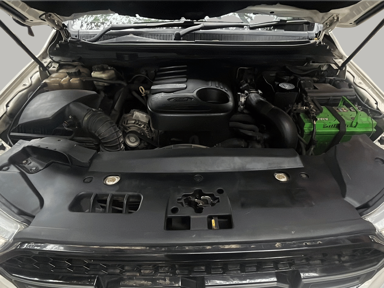 2016 Ford Endeavour TITANIUM 3.2 4X4 AT, Diesel, Automatic, 91,744 km, Open Bonnet