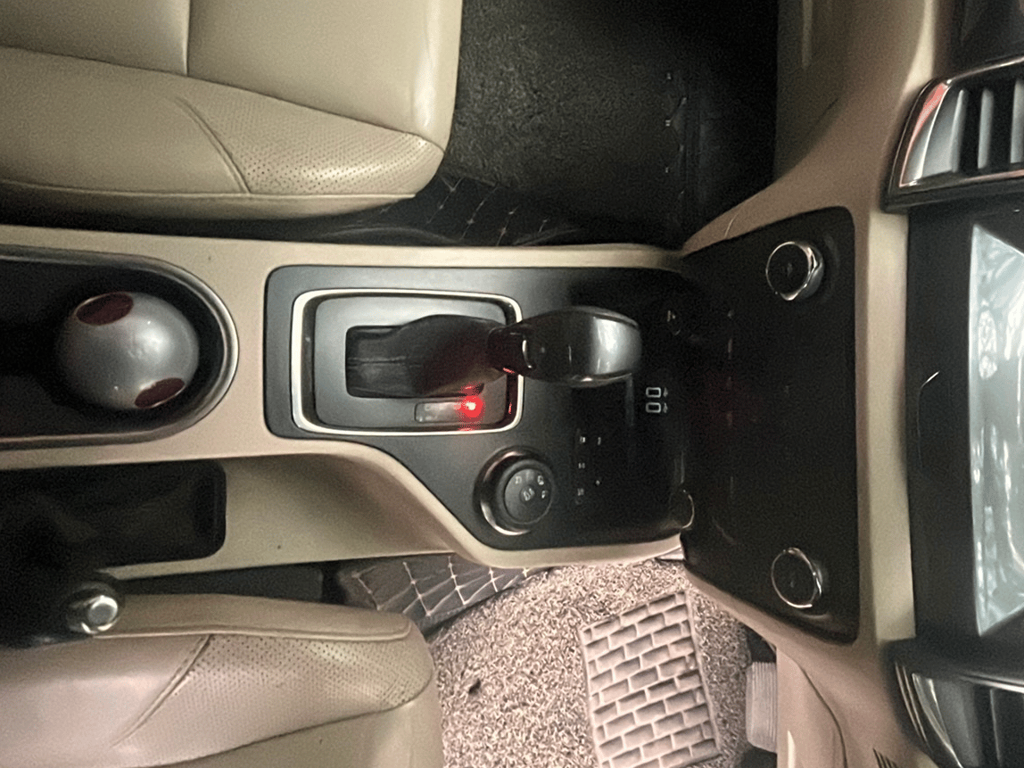 2016 Ford Endeavour TITANIUM 3.2 4X4 AT, Diesel, Automatic, 91,744 km, Gear Lever