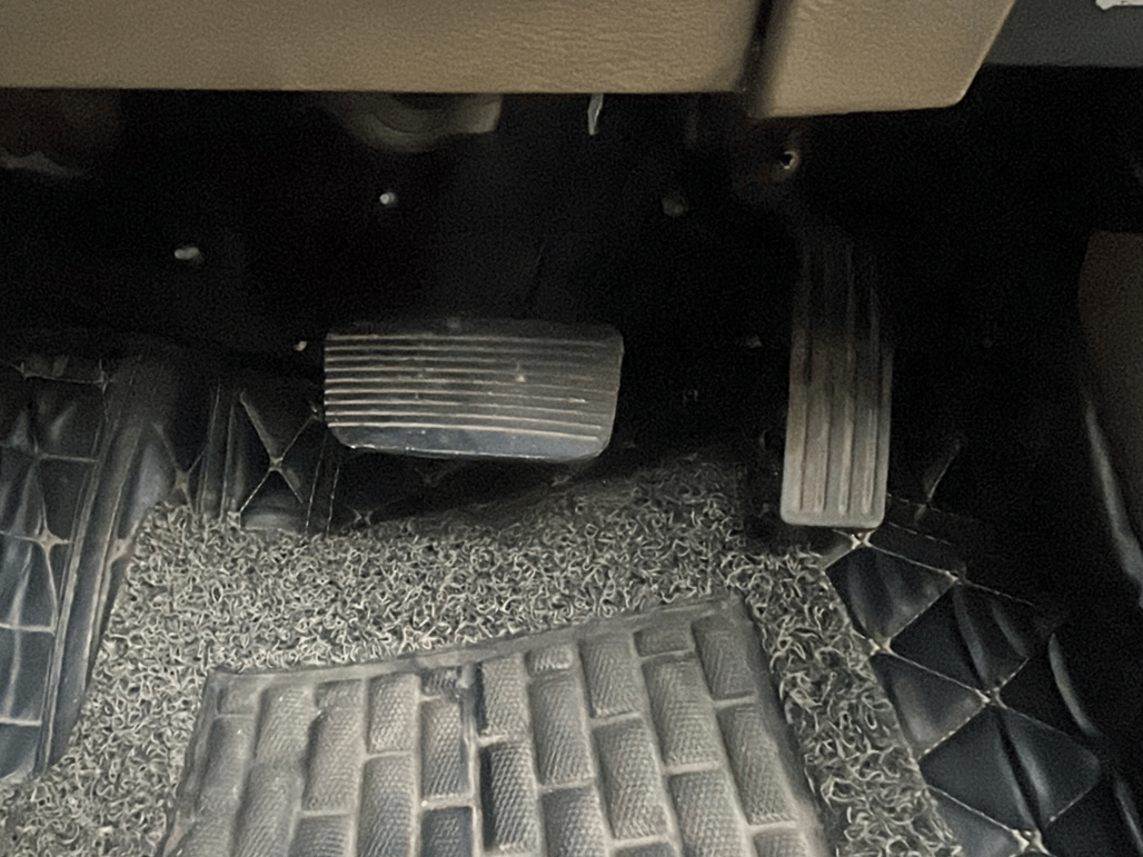 2016 Ford Endeavour TITANIUM 3.2 4X4 AT, Diesel, Automatic, 91,744 km, Pedals
