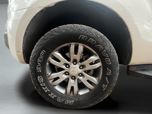 2016 Ford Endeavour TITANIUM 3.2 4X4 AT, Diesel, Automatic, 91,744 km, Left Front Wheel