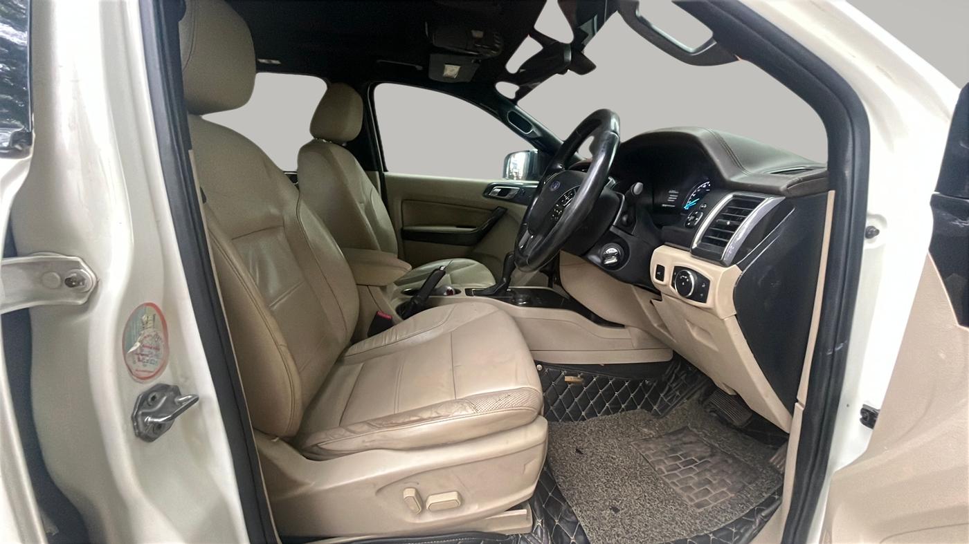 2016 Ford Endeavour TITANIUM 3.2 4X4 AT, Diesel, Automatic, 91,744 km, Right Side Front Door Cabin
