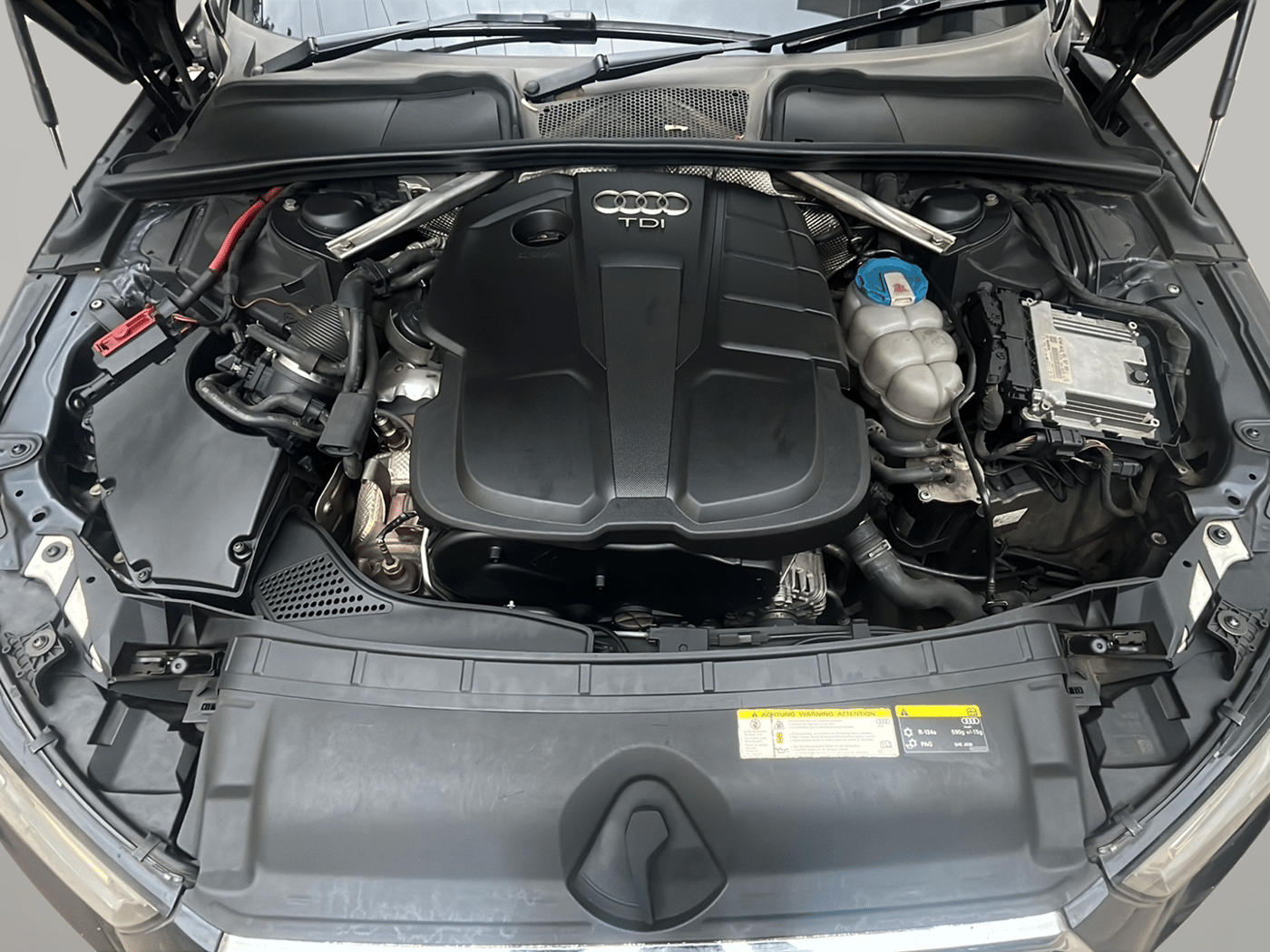 2017 Audi A4 35 TDI Technology, Diesel, Automatic, 1,19,708 km, Open Bonnet
