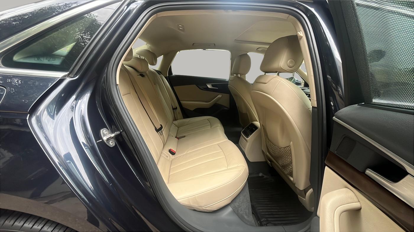2017 Audi A4 35 TDI Technology, Diesel, Automatic, 1,19,708 km, Right Side Rear Door Cabin