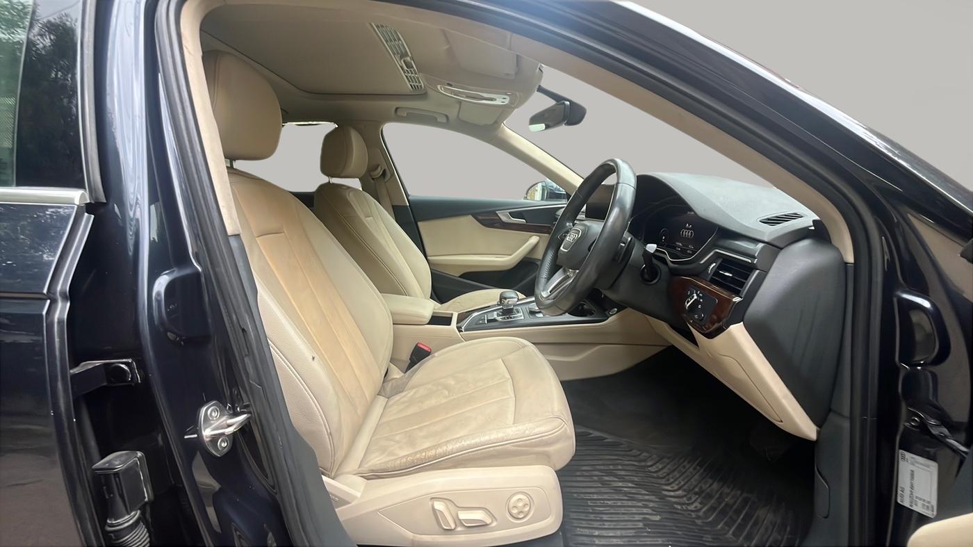 2017 Audi A4 35 TDI Technology, Diesel, Automatic, 1,19,708 km, Right Side Front Door Cabin