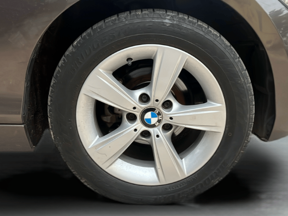 2013 BMW 1 Series 118D HATCHBACK, Diesel, Automatic, 57,112 km, Right Front Wheel