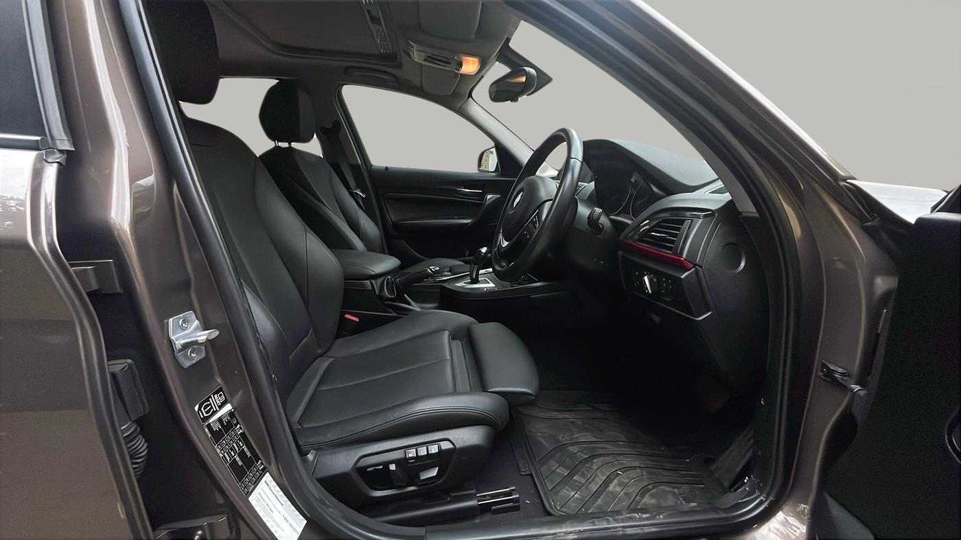 2013 BMW 1 Series 118D HATCHBACK, Diesel, Automatic, 57,112 km, Right Side Front Door Cabin