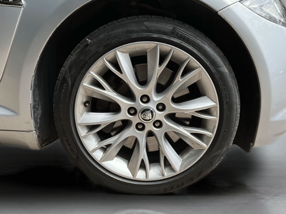 2011 Jaguar XF 3.0 DIESEL, Diesel, Automatic, 31,537 km, Right Front Wheel