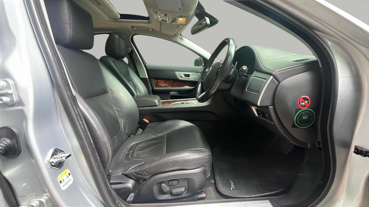 2011 Jaguar XF 3.0 DIESEL, Diesel, Automatic, 31,537 km, Right Side Front Door Cabin