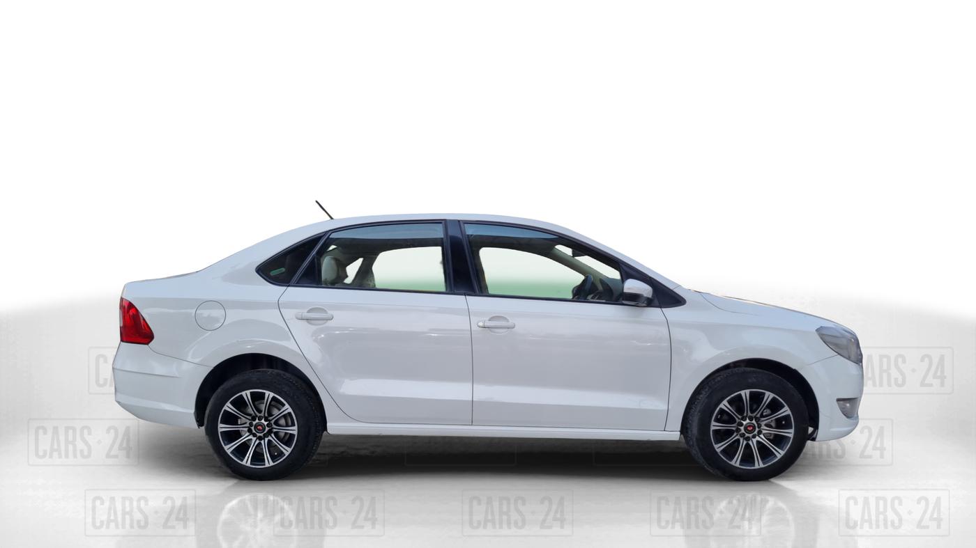 2015 Skoda Rapid 1.5 TDI CR ACTIVE, Diesel, Manual, 69,172 km, Right Side View