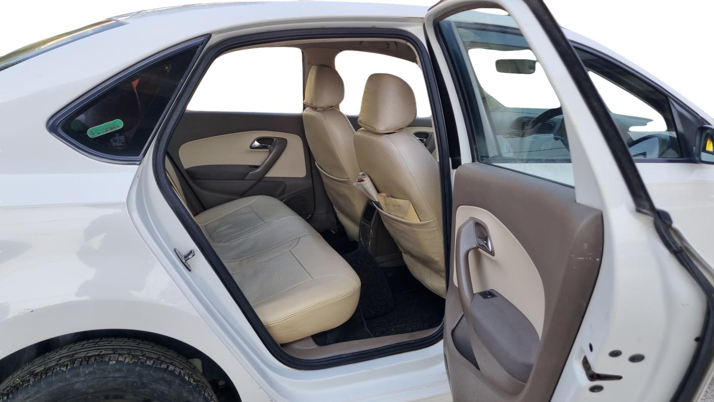 2015 Skoda Rapid 1.5 TDI CR ACTIVE, Diesel, Manual, 69,172 km, Right Side Rear Door Cabin