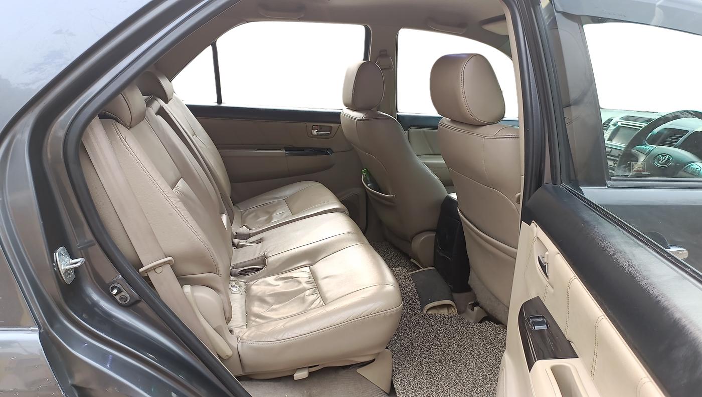 2016 Toyota Fortuner 3.0 4X2 MT, Diesel, Manual, 1,22,000 km, Right Side Rear Door Cabin