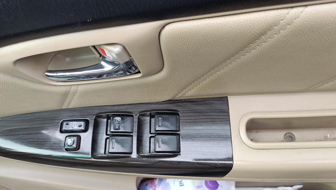 2016 Toyota Fortuner 3.0 4X2 MT, Diesel, Manual, 1,22,000 km, Driver Side Door Panel Controls