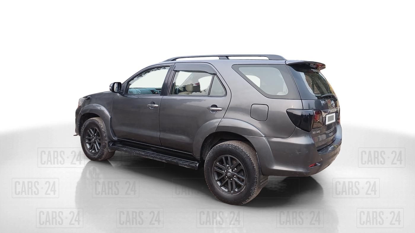 2016 Toyota Fortuner 3.0 4X2 MT, Diesel, Manual, 1,22,000 km, Left Back Diagonal
