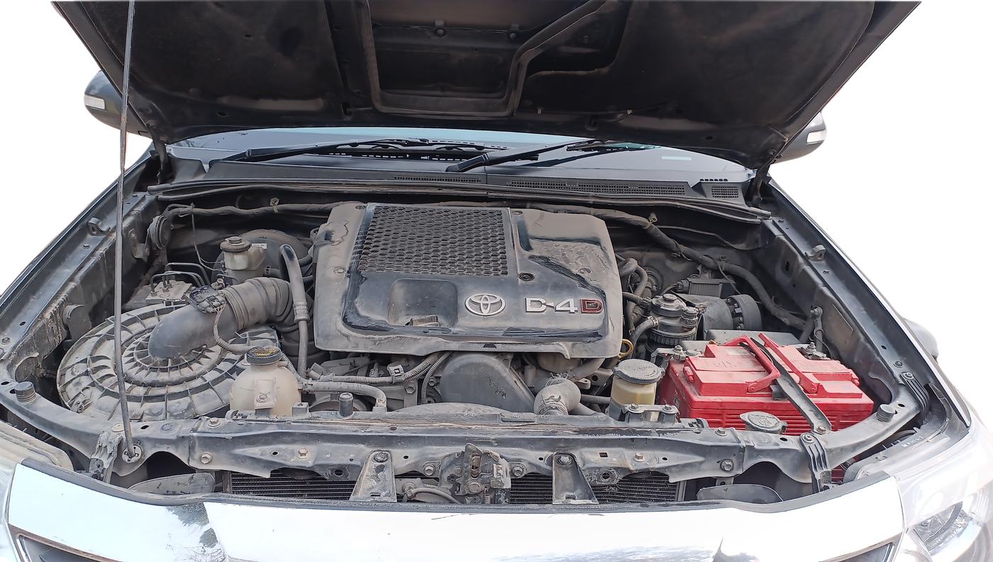 2016 Toyota Fortuner 3.0 4X2 MT, Diesel, Manual, 1,22,000 km, Open Bonnet