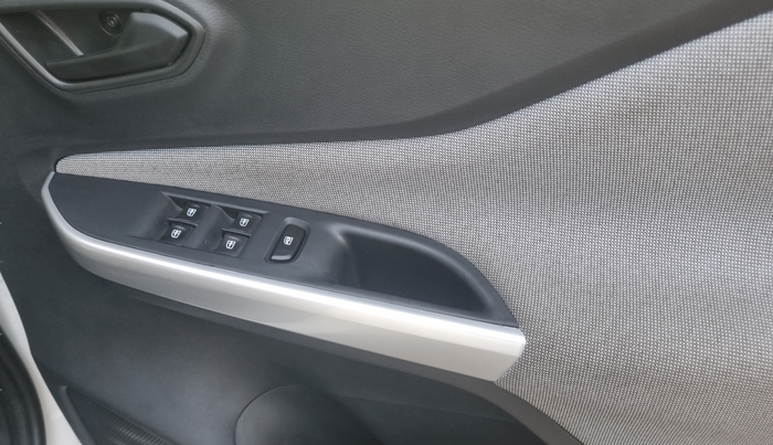 2023 Nissan MAGNITE XE, Petrol, Manual, 16,094 km, Driver Side Door Panel Controls