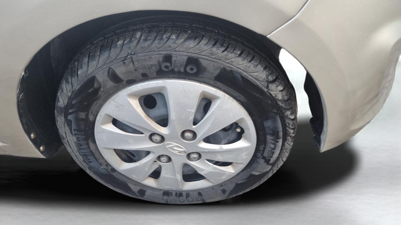 2011 Hyundai i10 SPORTZ 1.2, Petrol, Manual, 50,553 km, Right Front Wheel