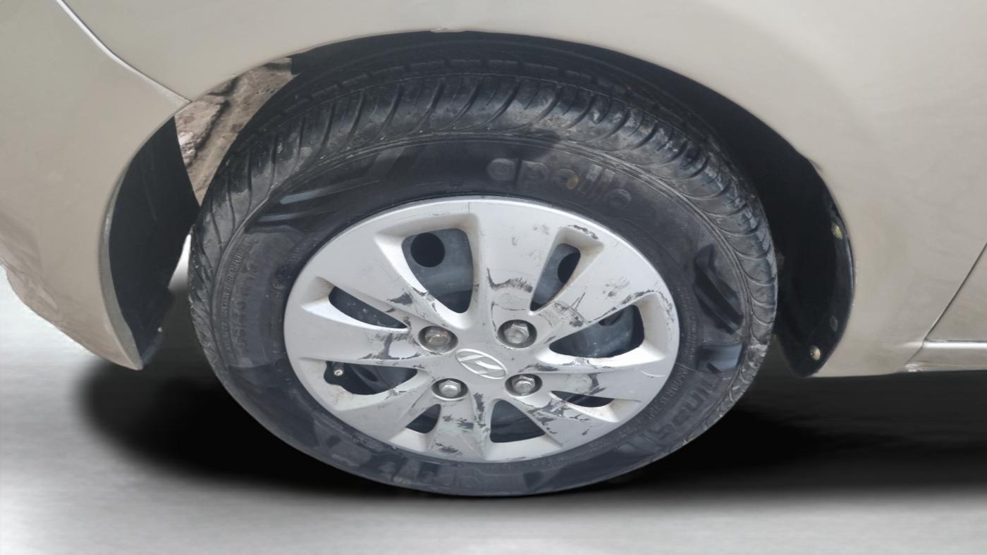 2011 Hyundai i10 SPORTZ 1.2, Petrol, Manual, 50,553 km, Left Front Wheel