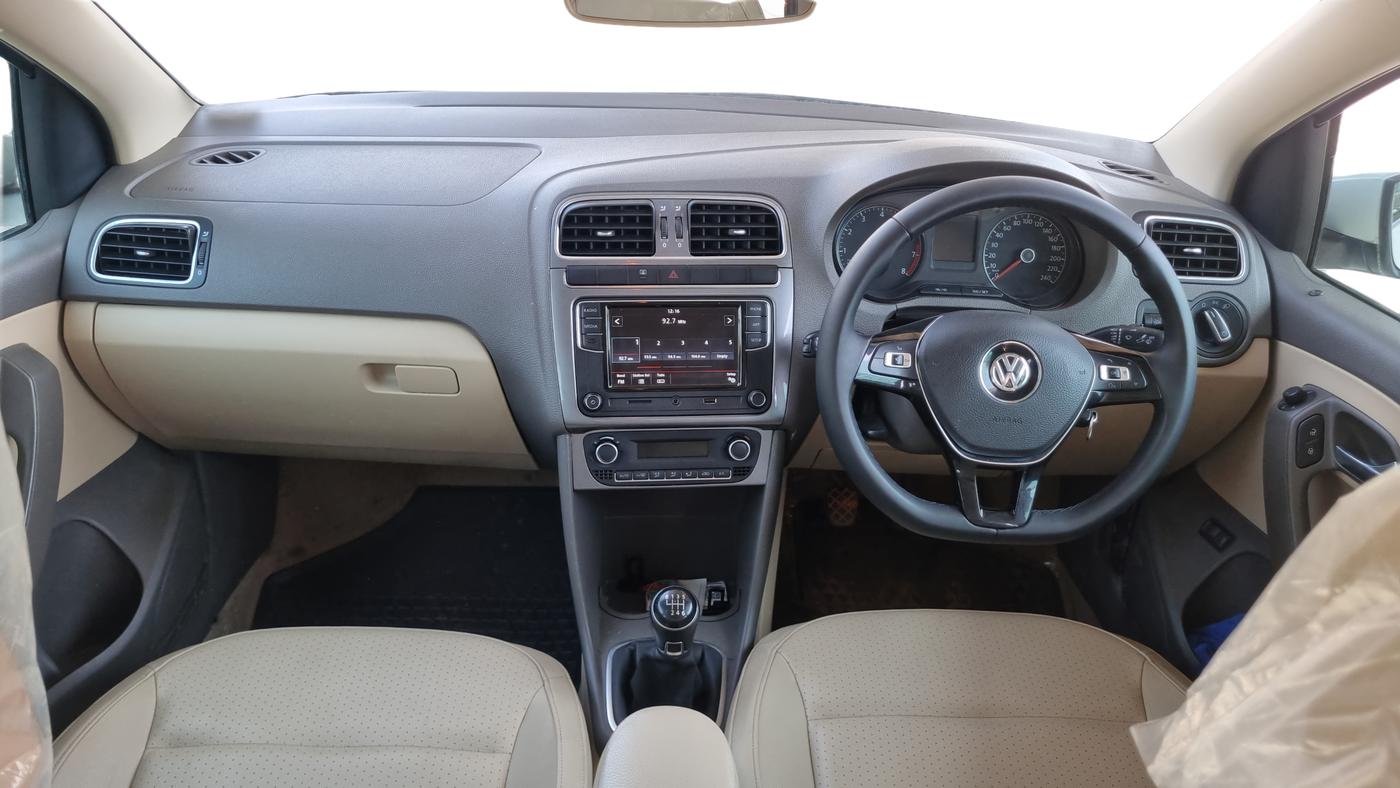 2022 Volkswagen Vento HIGHLINE 1.0L TSI, Petrol, Manual, 48,829 km, Dashboard