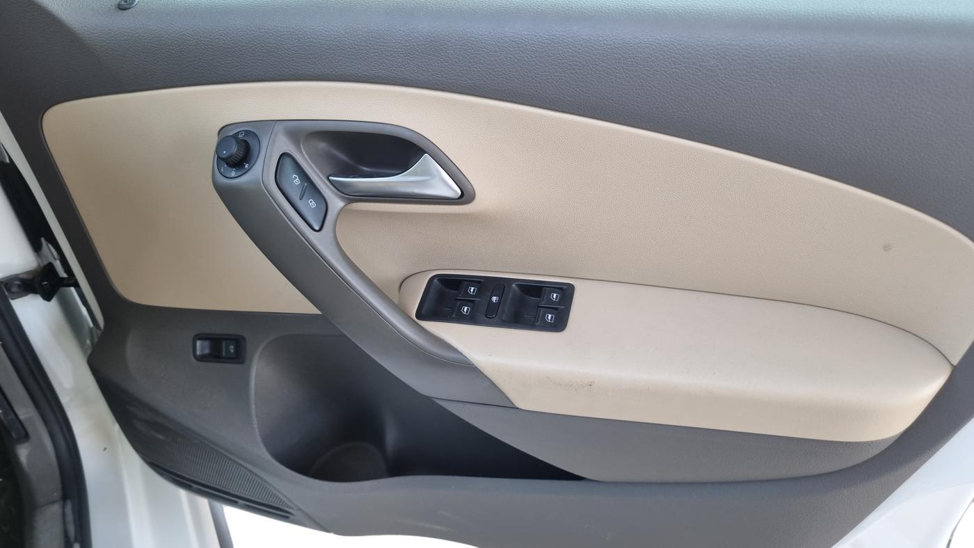 2022 Volkswagen Vento HIGHLINE 1.0L TSI, Petrol, Manual, 48,829 km, Driver Side Door Panel Controls