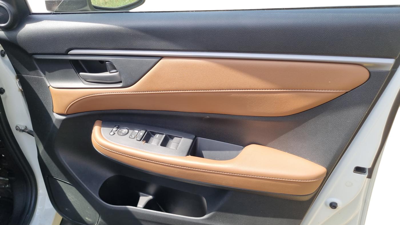 2023 Honda ELEVATE ZX CVT, Petrol, Automatic, 9,484 km, Driver Side Door Panel Controls