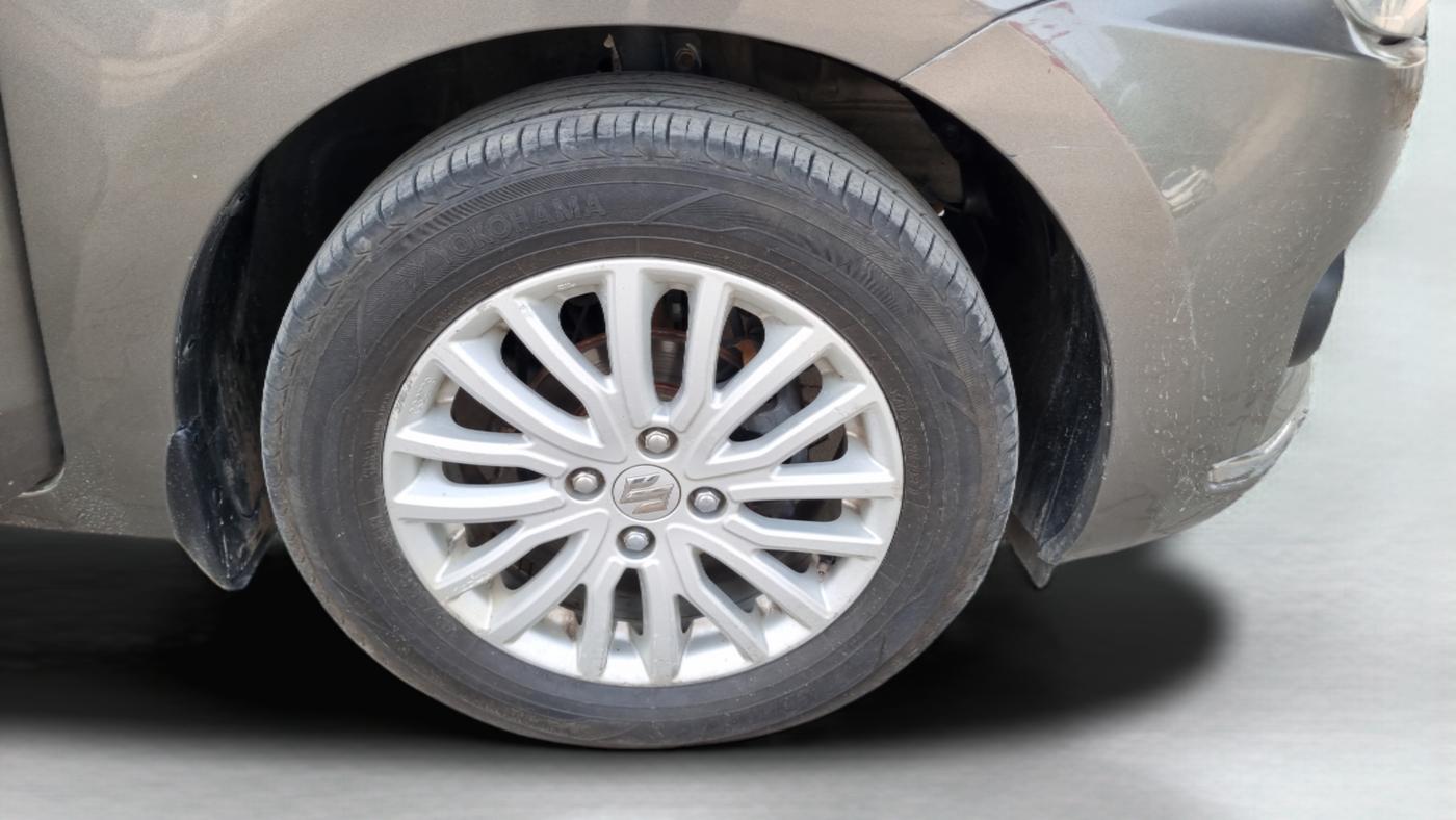 2018 Maruti Dzire ZXI, Petrol, Manual, 82,565 km, Right Front Wheel